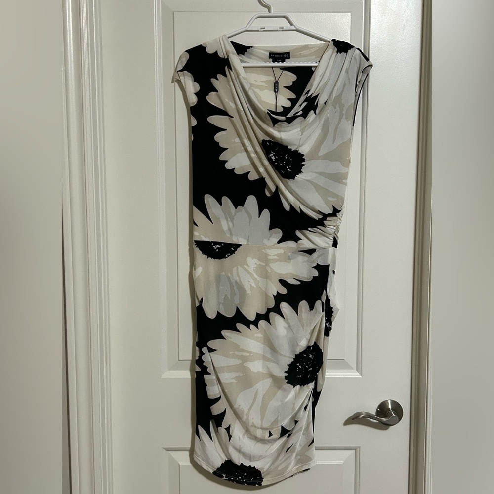 STUDIO 59 sleeveless floral dress size S BNWT